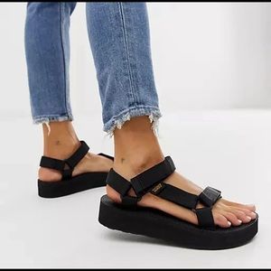 NEW! Black Teva Midform Sandal in Size 9 US
